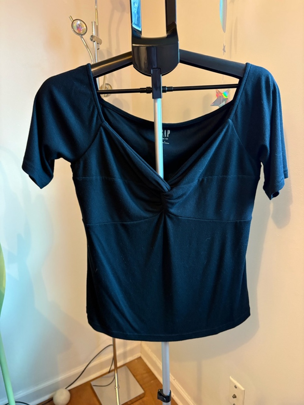 GAP Black Short-Sleeve Twist-Knot Women's Top